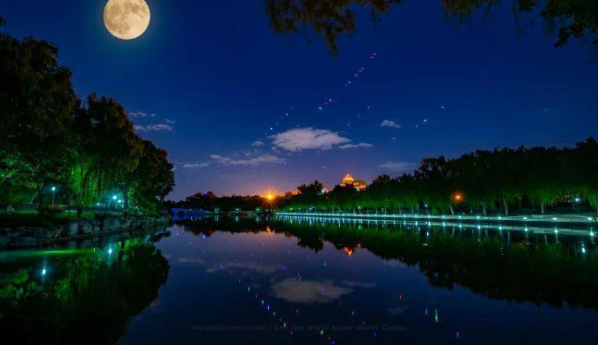 Zhang Ji Poem: The Moon over Melon Islet The Multi-scene Tower – 张辑《月上瓜洲 南徐多景楼作》