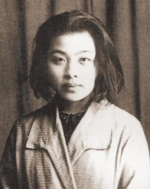 Ding Ling's Essay: 丁玲《彭德怀速写》 - A Brief Sketch of Peng Dehuai