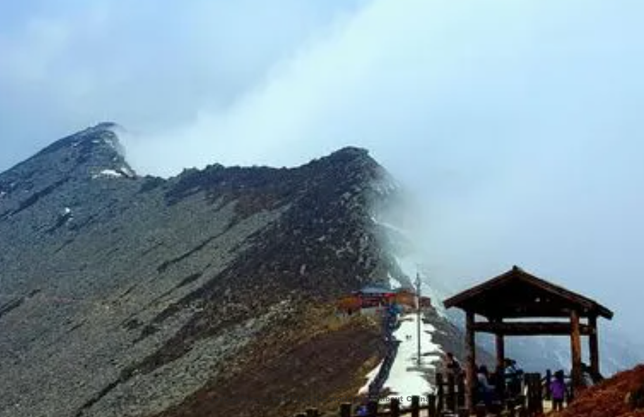 Ascending the Snow-White Peak - 李白《登太白峰》 - Li Bai poems in chinese and english