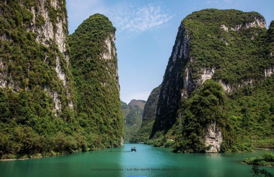 Mount Heaven’s Gate Viewed from Afar - 李白《望天门山》 - Li Bai poems in chinese and english