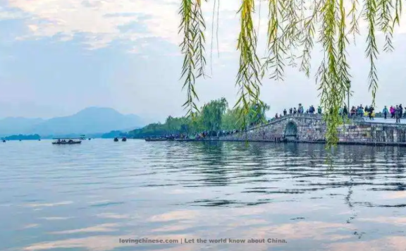 Liu Yong Poem: Telling Innermost Feeling – 柳永《诉衷情近·雨晴气爽》