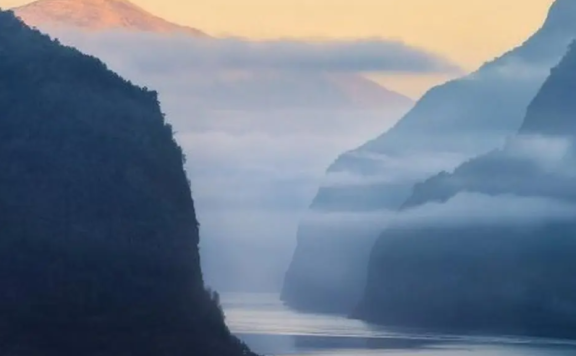 Zhang Bian Poem: Swallows Leaving Pavilion – 张昪《离亭燕·一带江山如画》