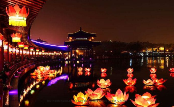 Zhou Bangyan Poem: Intelligent Flower· Lantern Festival – 周邦彦《解语花·高平元宵》