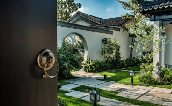 Wu Qian Poem: Song of a Dream – 吴潜《南柯子·池水凝新碧》