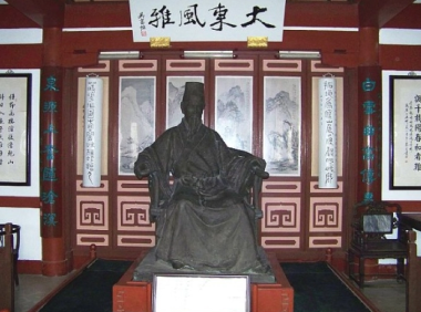 Li Panlong Poem: Farewell to a Banished Friend – 李攀龙《于郡城送明卿之江西》